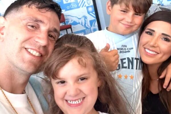 Dibu Martínez se refugia en su casa oculta de Sierra de los Padres