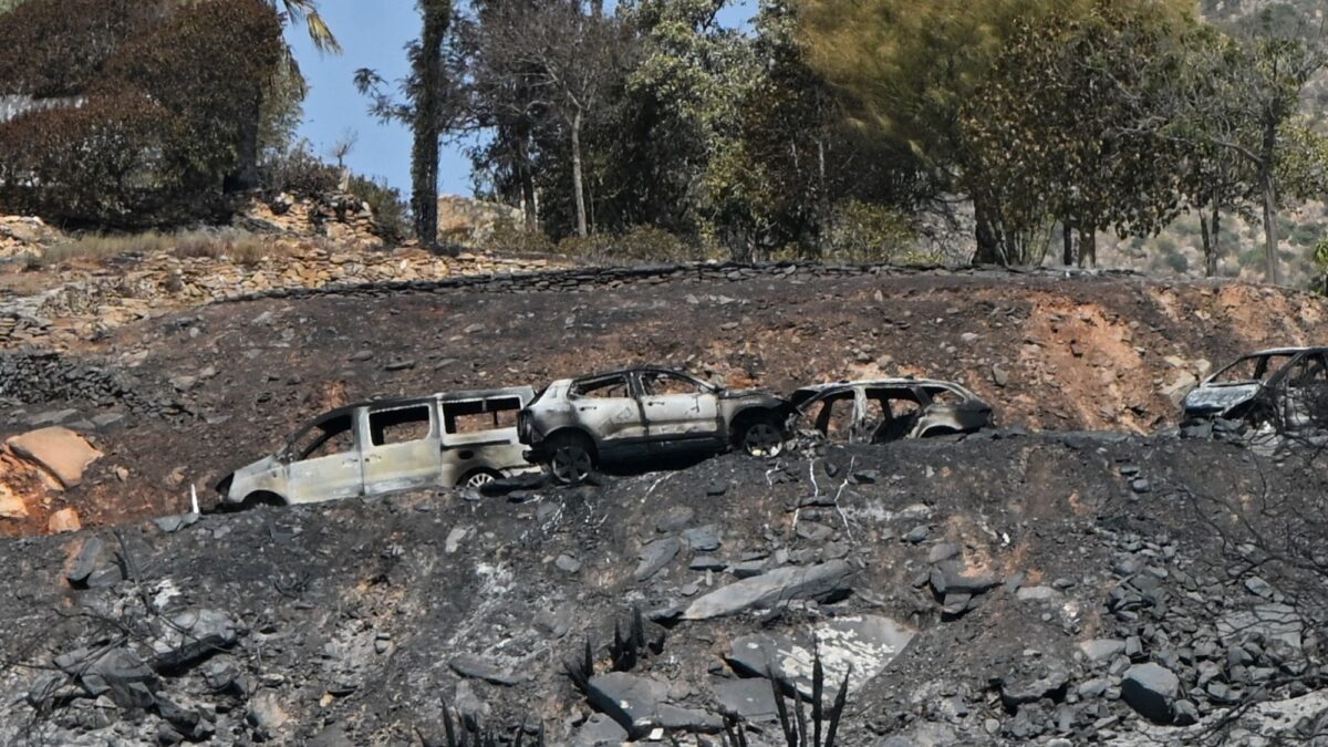 Evacuados de Almería retoman sus hogares tras incendio fatal
