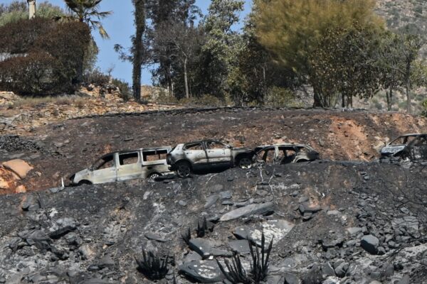 Evacuados de Almería retoman sus hogares tras incendio fatal