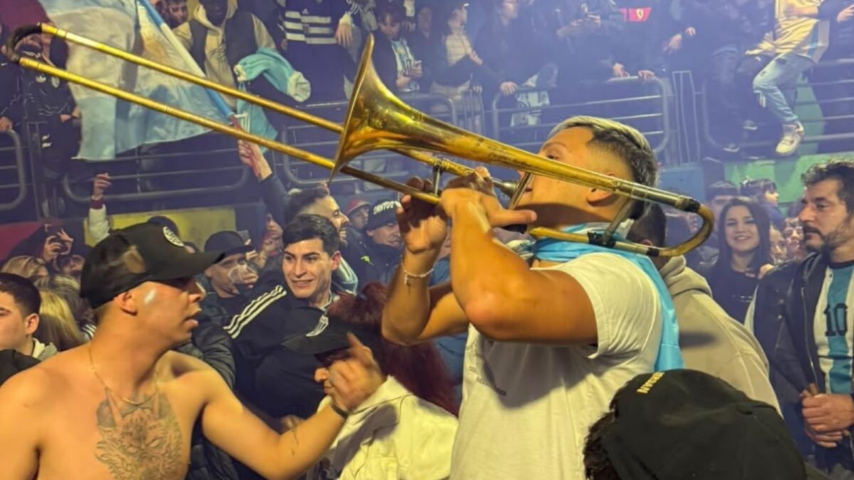 El trombonista de Caseros revoluciona las celebraciones de la Argentina en el Mundial