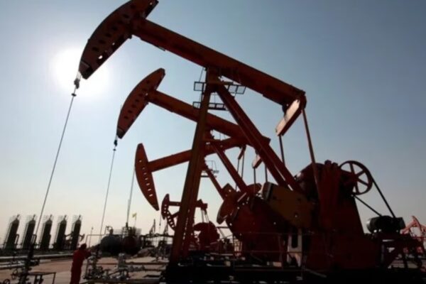 FMI alerta: guerra en Oriente Medio agota reservas mundiales de petróleo