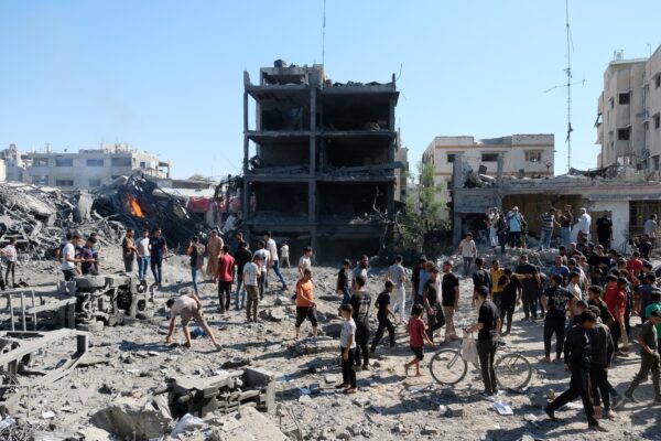 Europa aborda primeras sanciones directas contra Israel tras crisis en Gaza.
