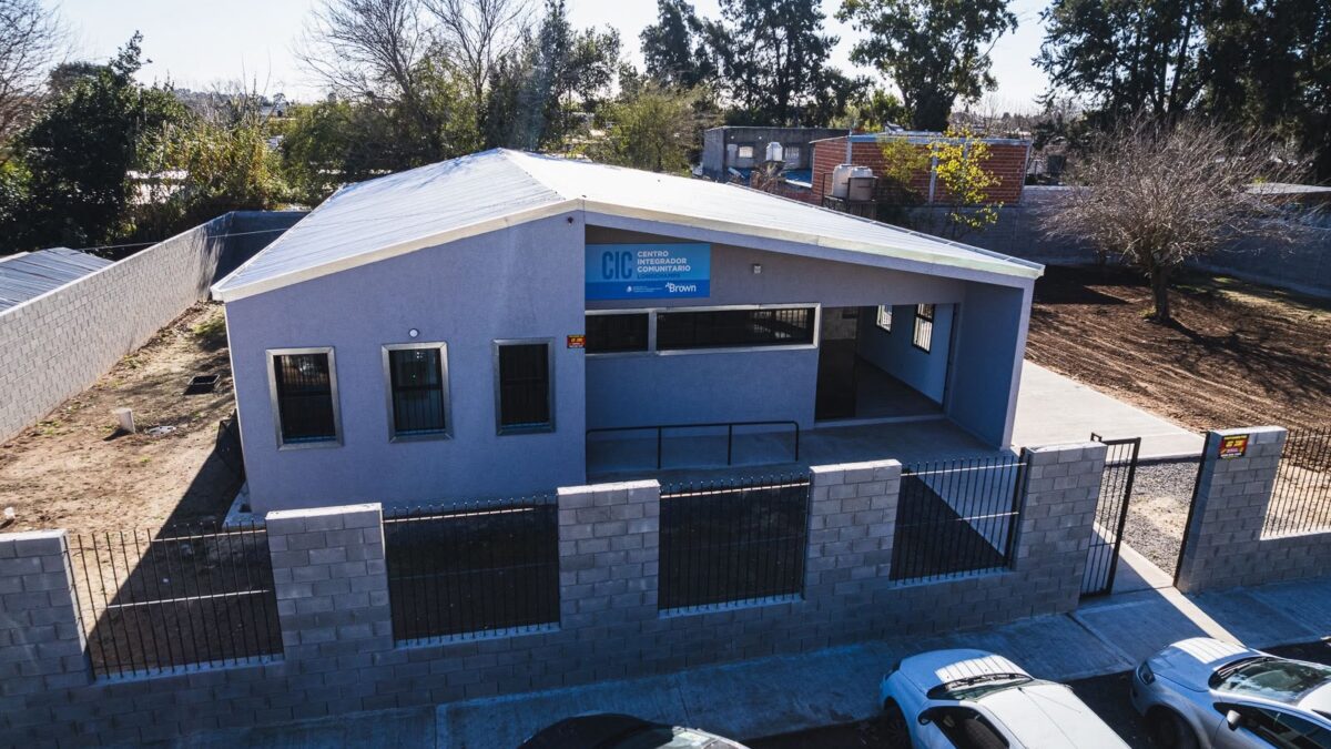 Cascallares visitó nuevo SUM de Longchamps para servicios y talleres