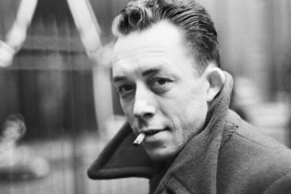Camus y el invierno: una frase que se convierte en lema para la resistencia en la Argentina de hoy