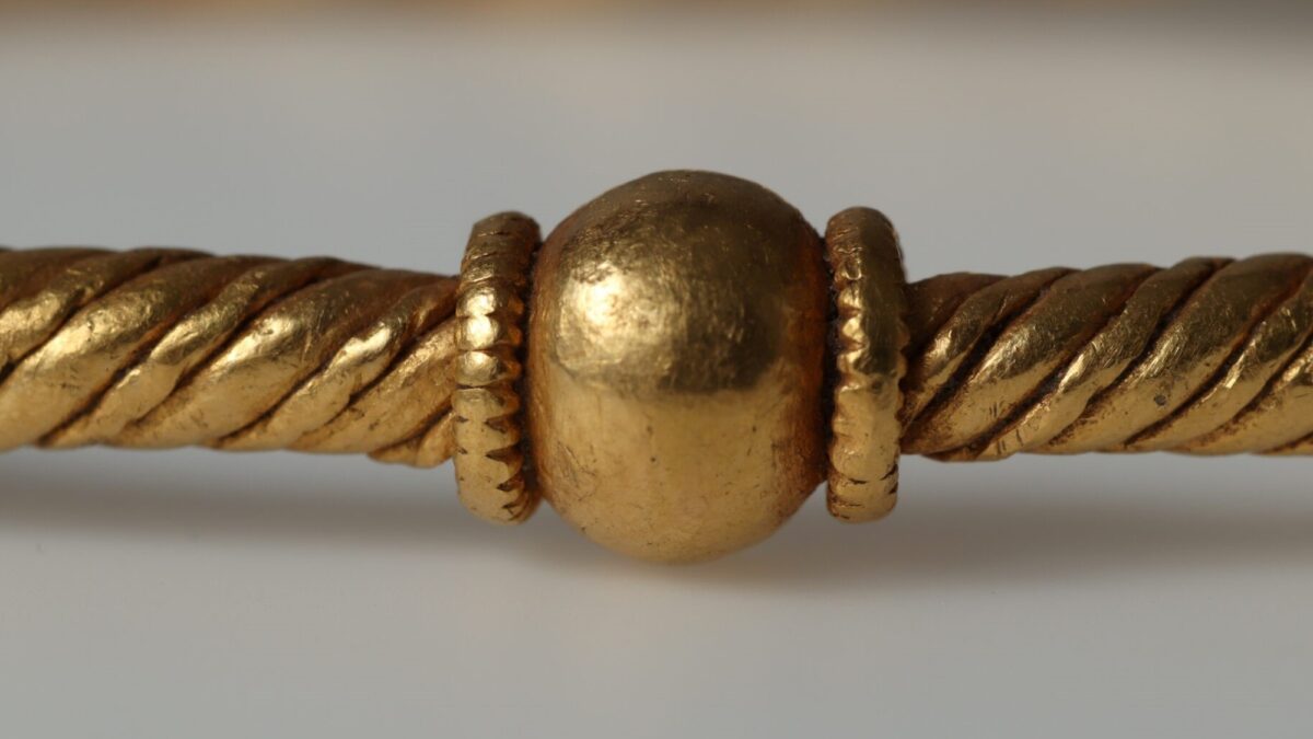 Hombre halla tesoro vikingo en Dinamarca, tercer descubrimiento más importante de la región