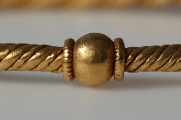 Hombre halla tesoro vikingo en Dinamarca, tercer descubrimiento más importante de la región
