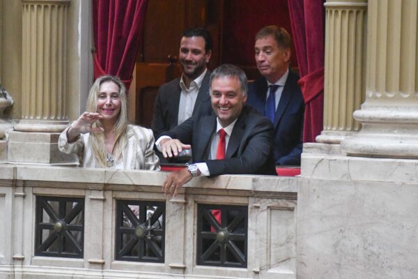 Santilli y otros jefes del Gabinete declaran patrimonios millonarios tras el escándalo Adorni