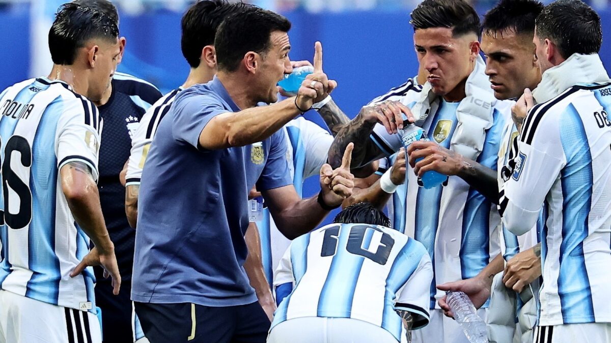 Messi supera récord con gol que terminó en celebración de Scaloni