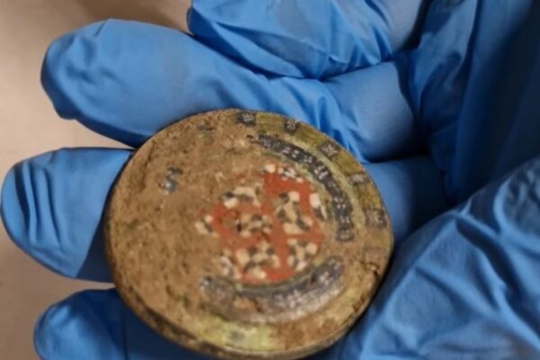 Un aficionado descubre artefactos romanos que habían estado ocultos por casi 2 milenios