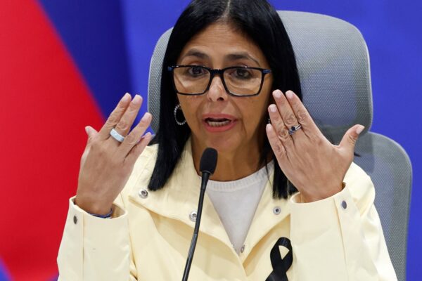 Chavismo y oposición venezolana acuerdan elecciones para fortalecer democracia