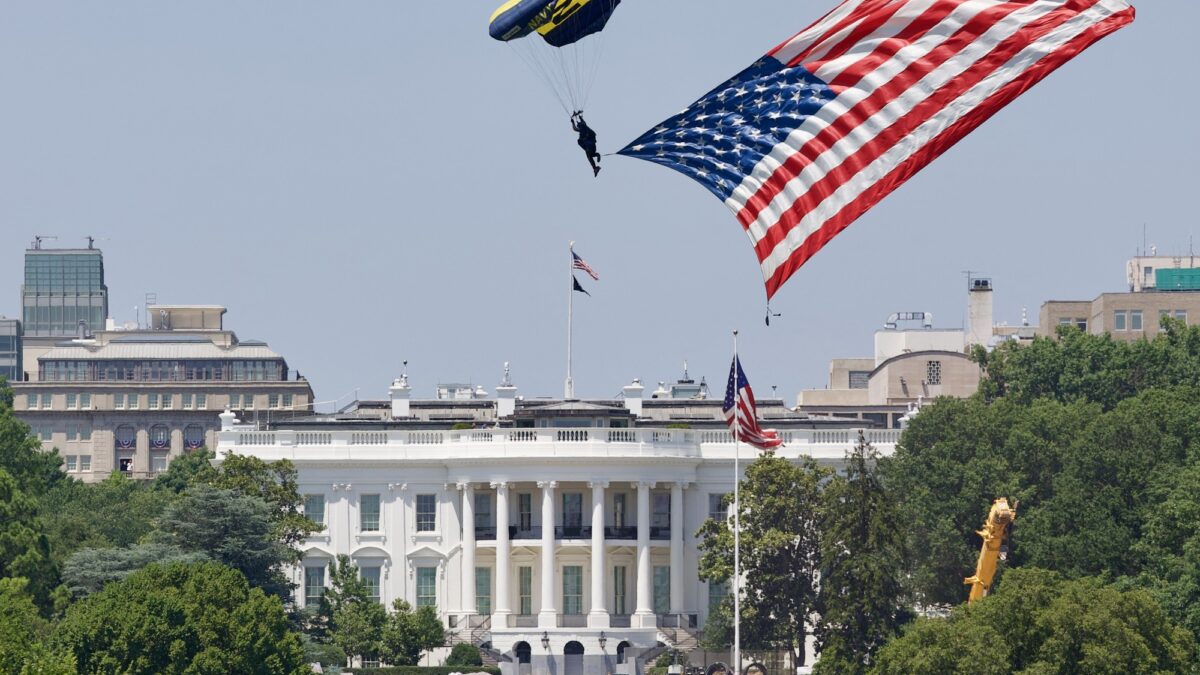 Trump convierte la celebración de la independencia en campaña electoral