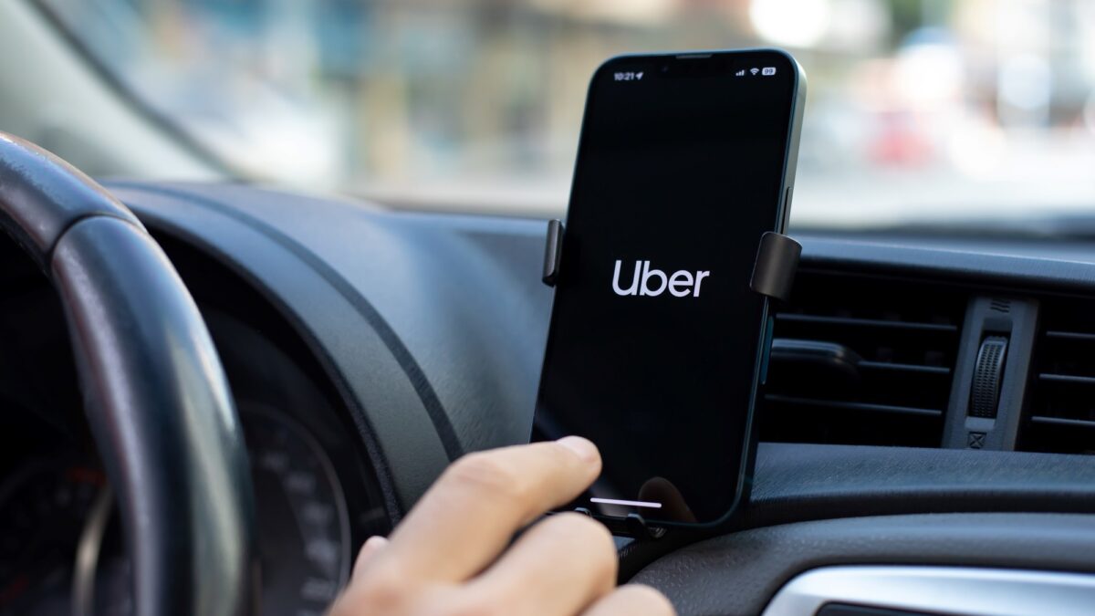Uber anuncia 500 millones más en Argentina por Caputo