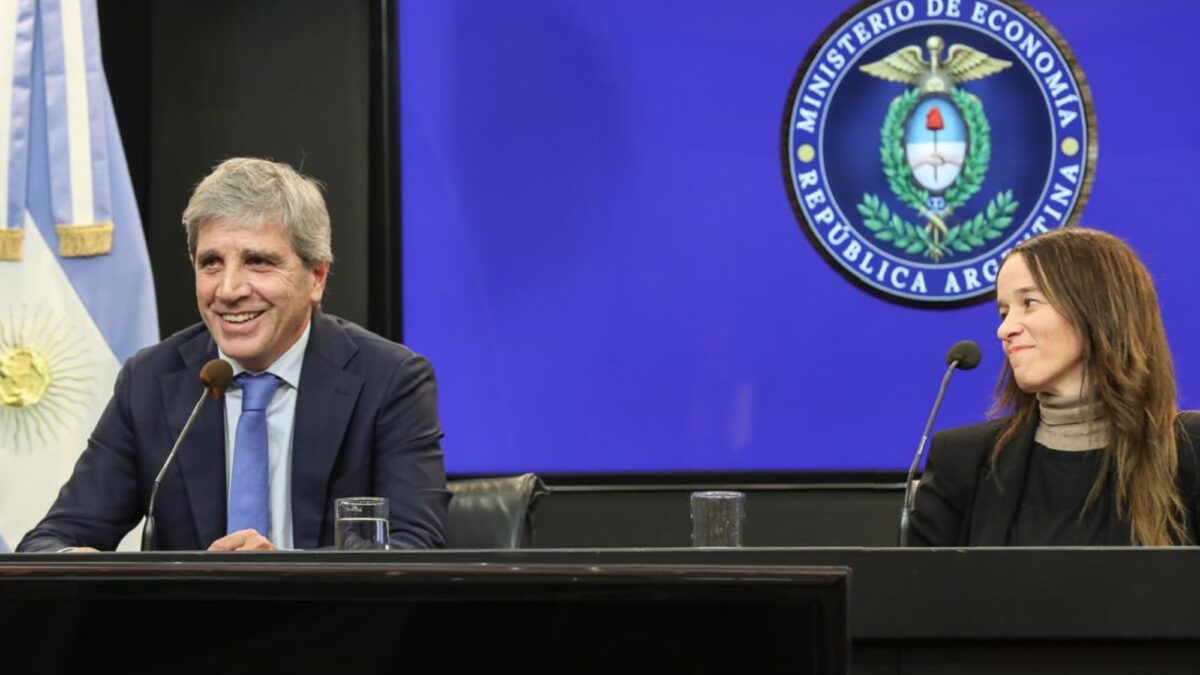 Gobierno propone régimen para formalizar dólares ocultos de funcionarios