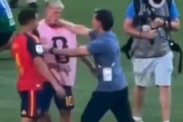 Dani Olmo rechaza disculpas de Ayala: "Falta a la verdad"