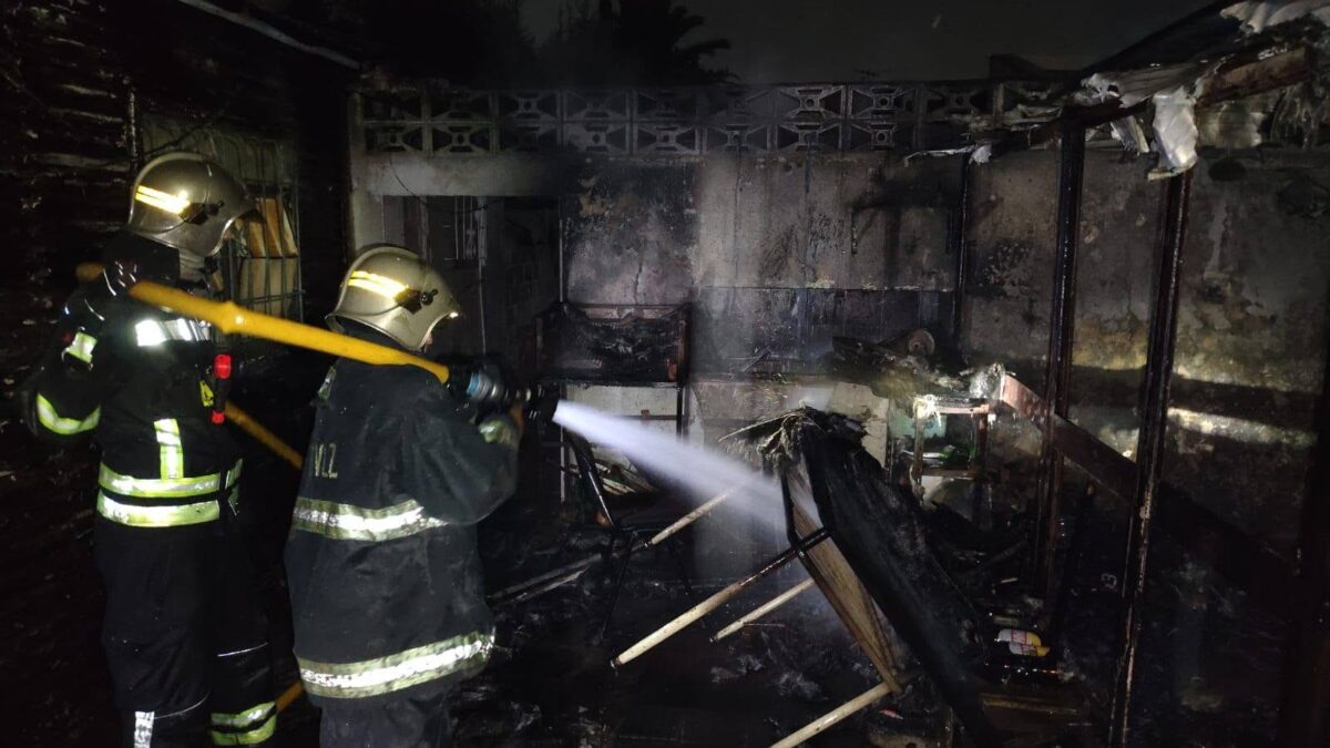 Incendio destruyó garage en vivienda de Temperley