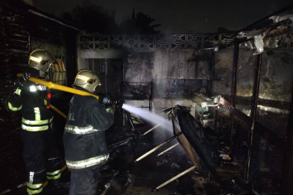 Incendio destruyó garage en vivienda de Temperley