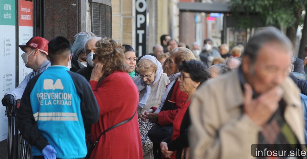 Menos aportantes y más jubilados: la relación entre contribuyentes y beneficiarios de la ANSeS sigue en caída libre.