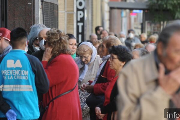 Menos aportantes y más jubilados: la relación entre contribuyentes y beneficiarios de la ANSeS sigue en caída libre.