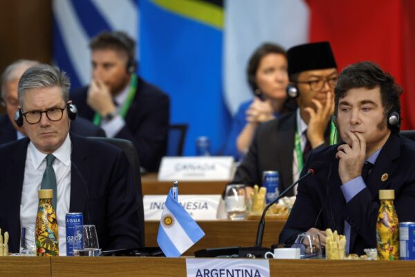 Milei planea viajar a Londres y otros destinos en 2025