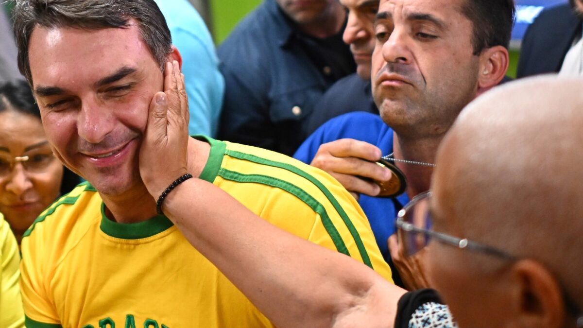 Brasil: Tribunal prohíbe visitas de Flávio Bolsonaro a su padre hasta octubre