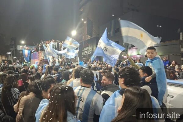 Orgullo y gratitud: Vecinos del Conurbano coparon las plazas a pesar de la derrota