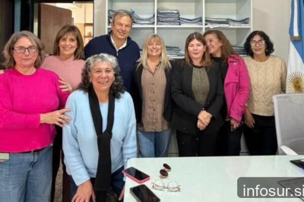 Cascallares acompaña a familias de Almirante Brown en la firma de escrituras de propiedad