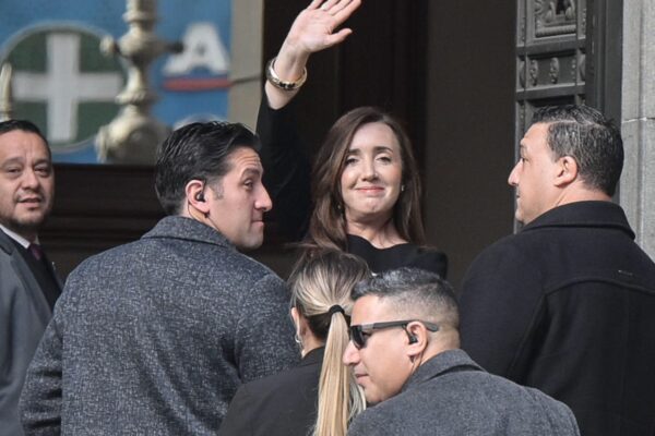 Villarruel recibirá al líder ferroviario en acto que refleja su independencia del Ejecutivo.