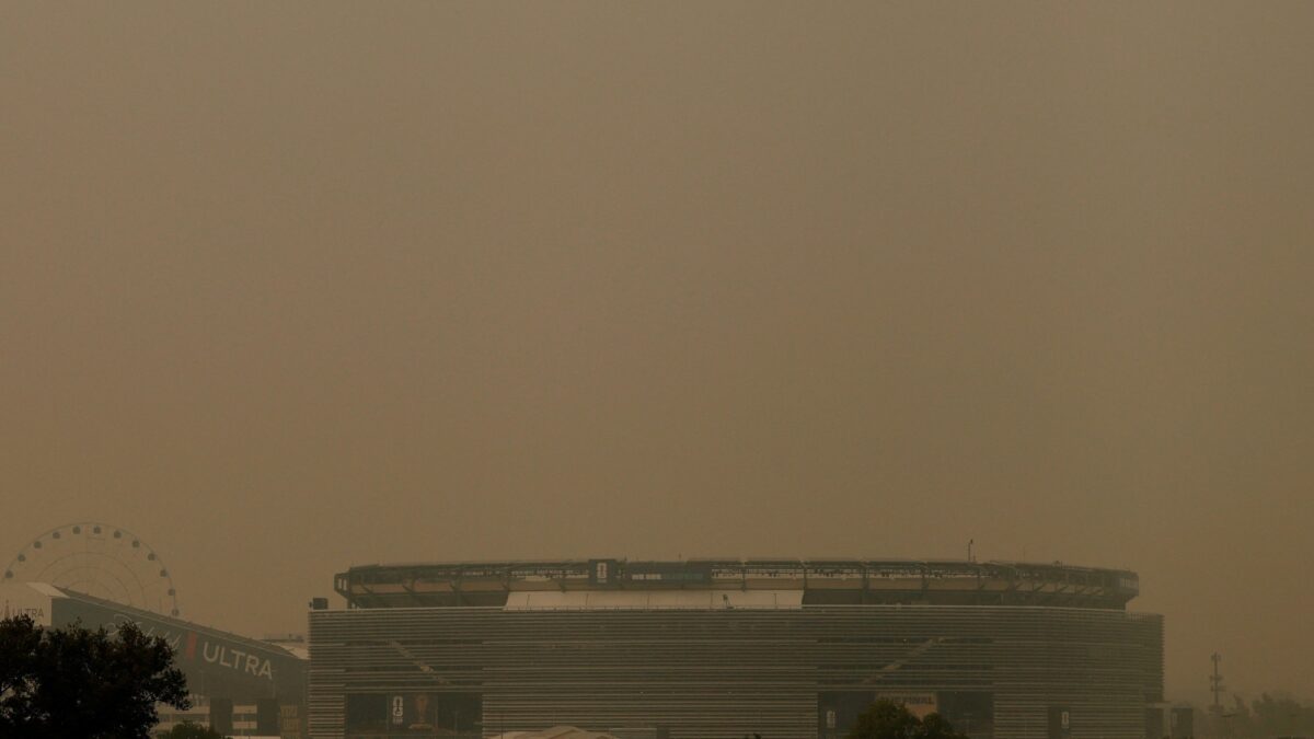 Trump amenaza a Canadá con aumentar aranceles por humo que cubre Nueva York