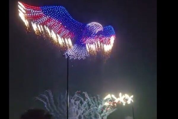 EE.UU. celebra 250 años de independencia con festejo de drones