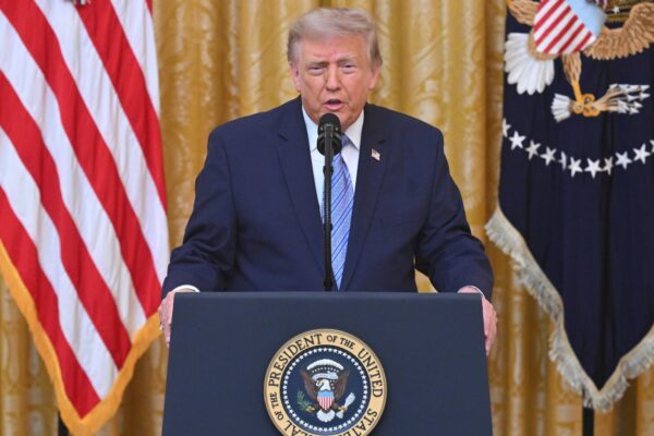 Trump anuncia desclasificación de informes sobre vulnerabilidades electorales y cuestiona a China