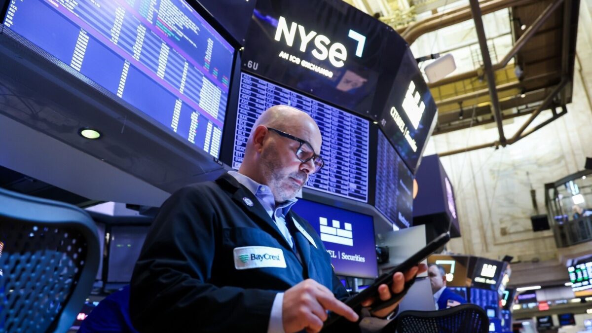 Bonos en dólares suben tras buen dato de inflación