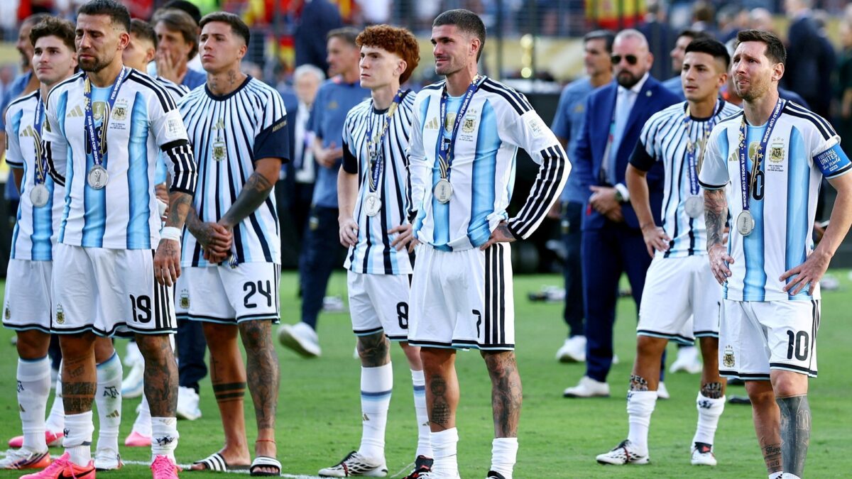 Jugadores argentinos regresan a casa tras Mundial 2026
