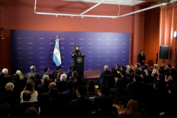 Milei vuelve a reunir a diputados y senadores de LLA con la apuesta de apurar los cambios en el Banco Central