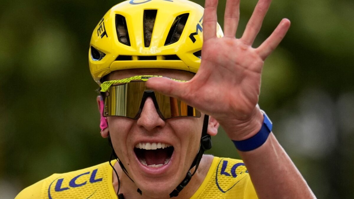 Pogacar se convierte en el más joven de los cinco campeones del Tour