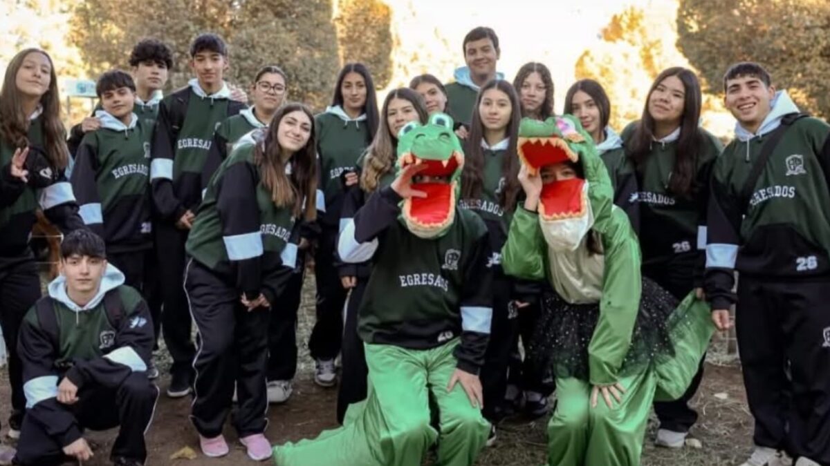 Estudiantes mendocinos ganan concurso ambiental con propuesta para embellecer su comunidad.