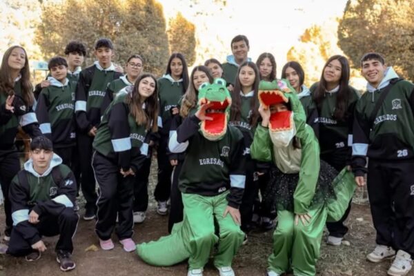 Estudiantes mendocinos ganan concurso ambiental con propuesta para embellecer su comunidad.