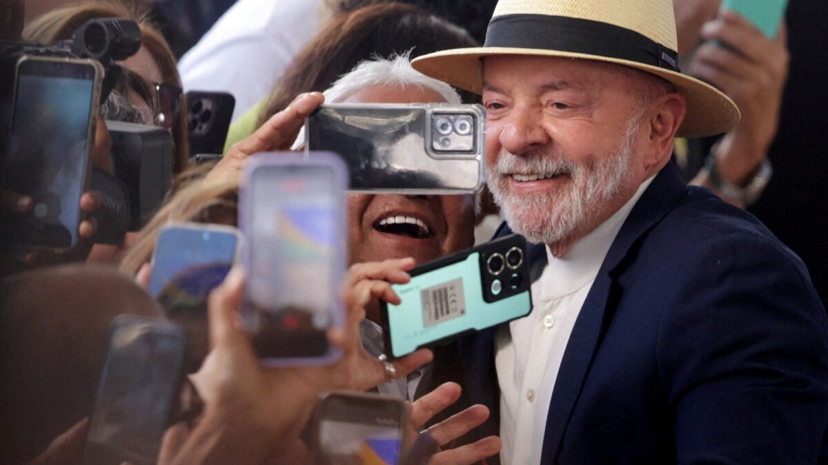 Brasil avanza en la carrera presidencial con Lula por delante de Flávio Bolsonaro en encuestas.