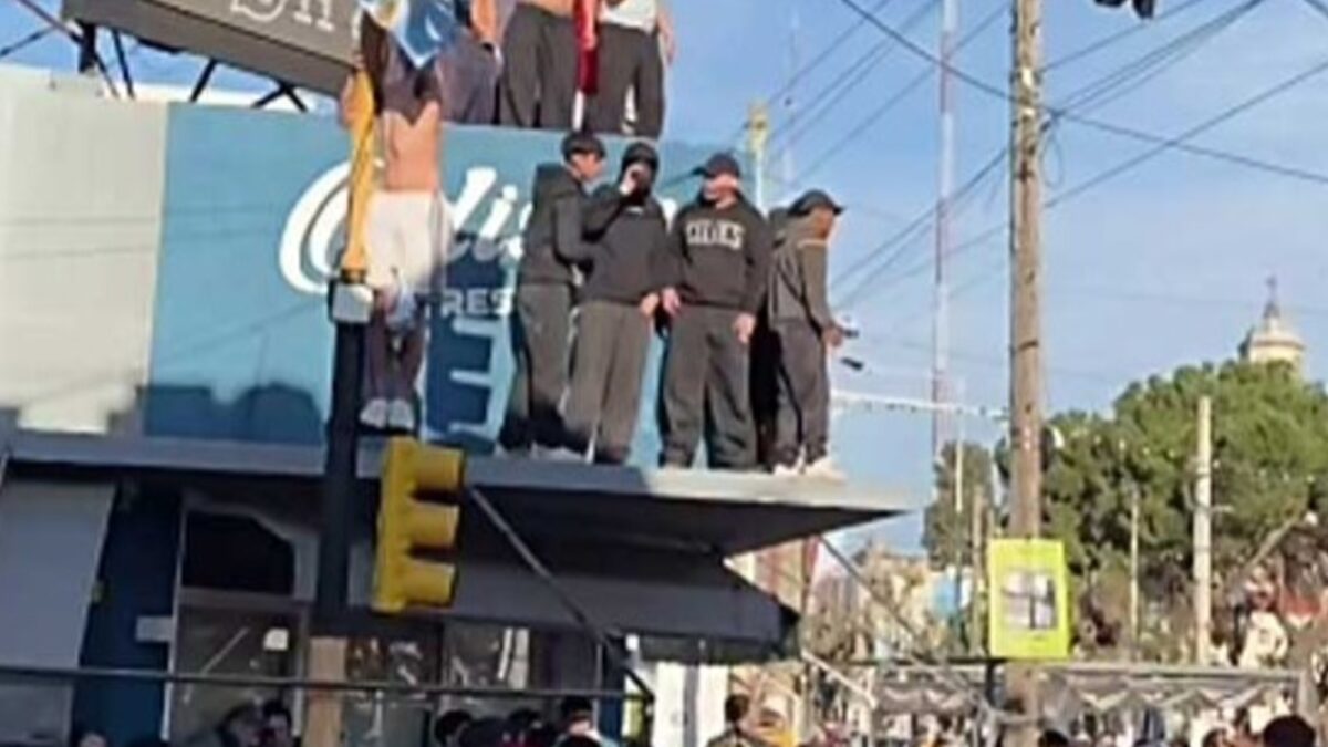 Hombre muere en festejos de la Selección tras recibir pedrada en pelea