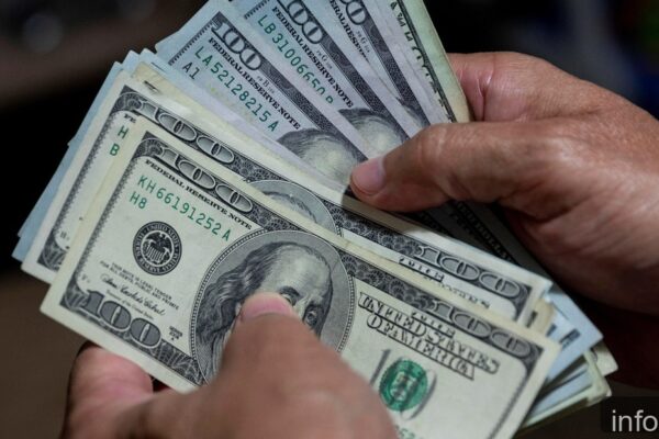 Dólar blue cotiza a $1530 en el mercado negro