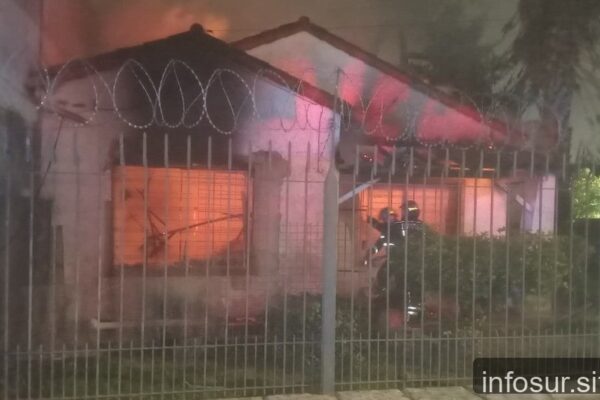 Incendio destruye vivienda en Lomas de Zamora: una muerta y tres heridos