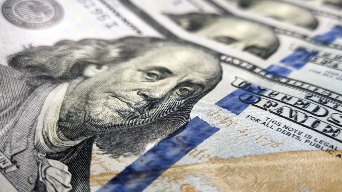 Dólares: 1,5 millones de personas compraron más de 2.400 millones en junio