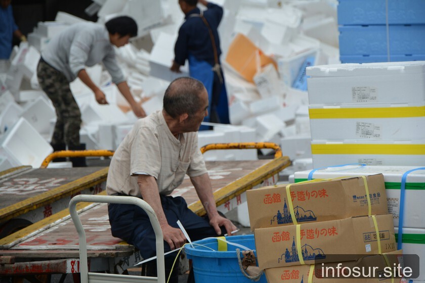 Japón enfrenta crisis laboral con récord de casos de karōshi