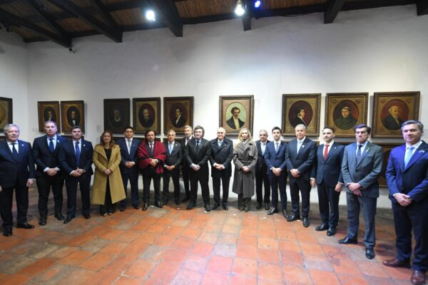 Milei lideró acto en Tucumán con gobernadores dialoguistas en acto por la Independencia
