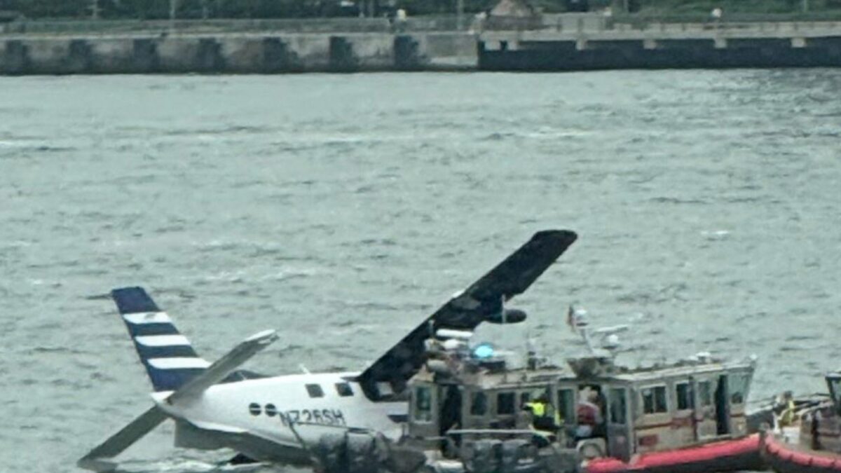Avioneta se hundió en el río de Nueva York tras intentar aterrizar de emergencia