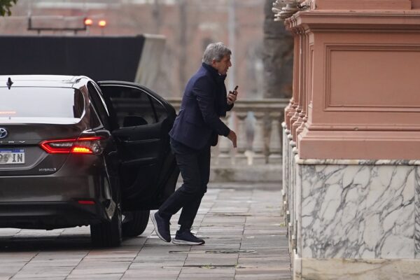 Caputo presenta nueva versión de Inocencia Fiscal para captar dólares del colchón
