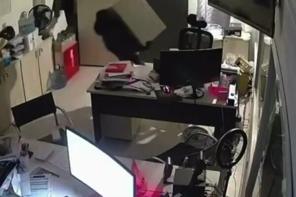 Robo relámpago en Bahía Blanca: dos cajas fuertes fueron sustraídas en tres minutos