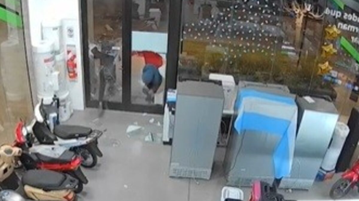 Robo en 22 segundos en tienda de electrodomésticos de Bell Ville