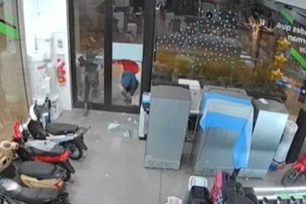 Robo en 22 segundos en tienda de electrodomésticos de Bell Ville