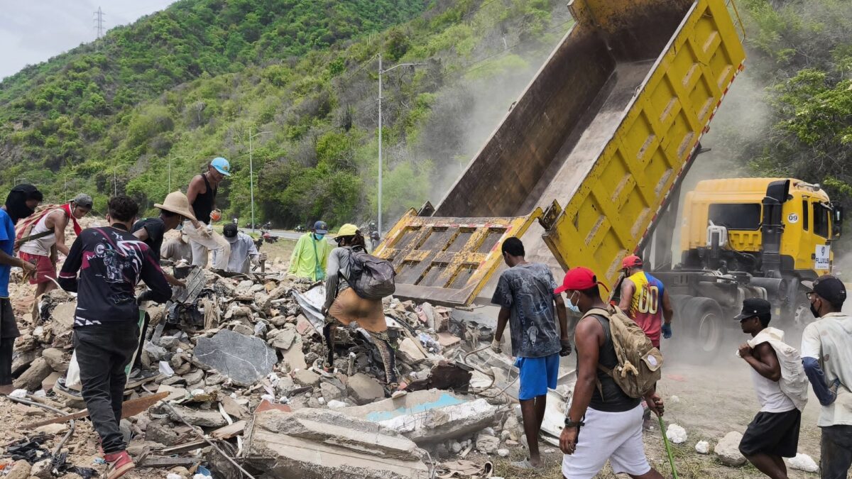 Venezuela enfrenta nuevas medidas económicas tras terremotos que desencadenan furia popular