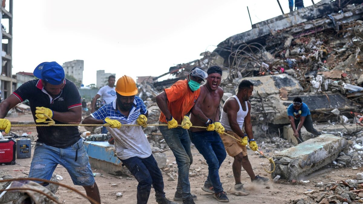 Familias de víctimas piden la vuelta de rescatistas extranjeros en Venezuela